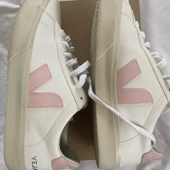 Veja Women's Cream Sneakers - Picture 3 of 5